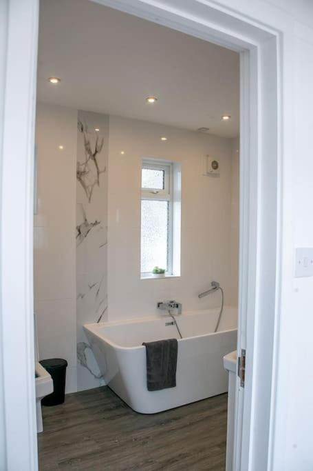 Appartamento Stylish Retreat In Leigh-On-Sea Southend-on-Sea Esterno foto