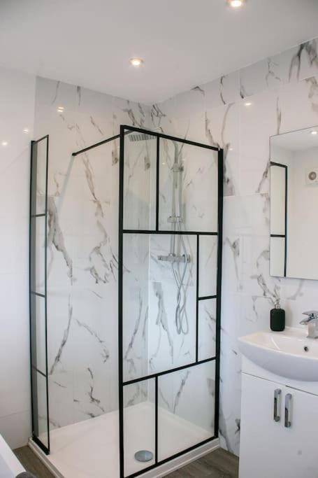 Appartamento Stylish Retreat In Leigh-On-Sea Southend-on-Sea Esterno foto