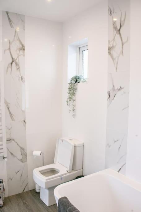 Appartamento Stylish Retreat In Leigh-On-Sea Southend-on-Sea Esterno foto