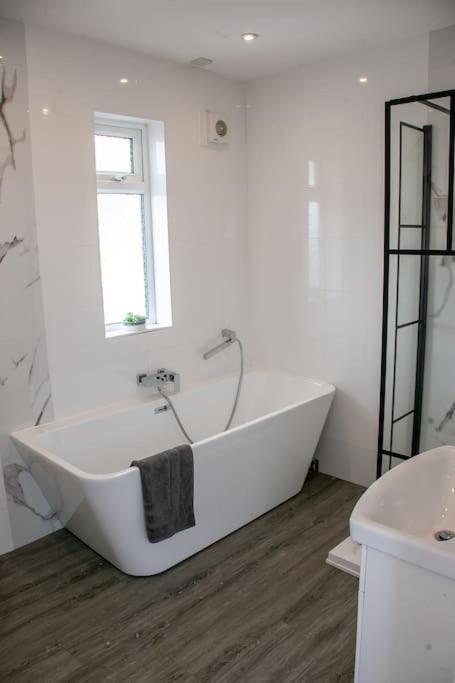Appartamento Stylish Retreat In Leigh-On-Sea Southend-on-Sea Esterno foto