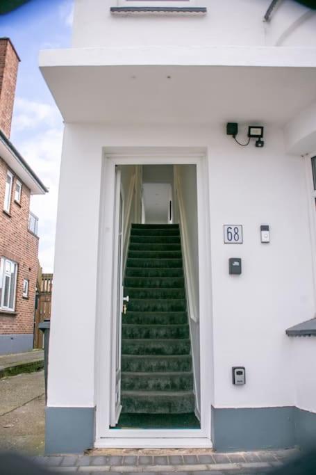 Appartamento Stylish Retreat In Leigh-On-Sea Southend-on-Sea Esterno foto
