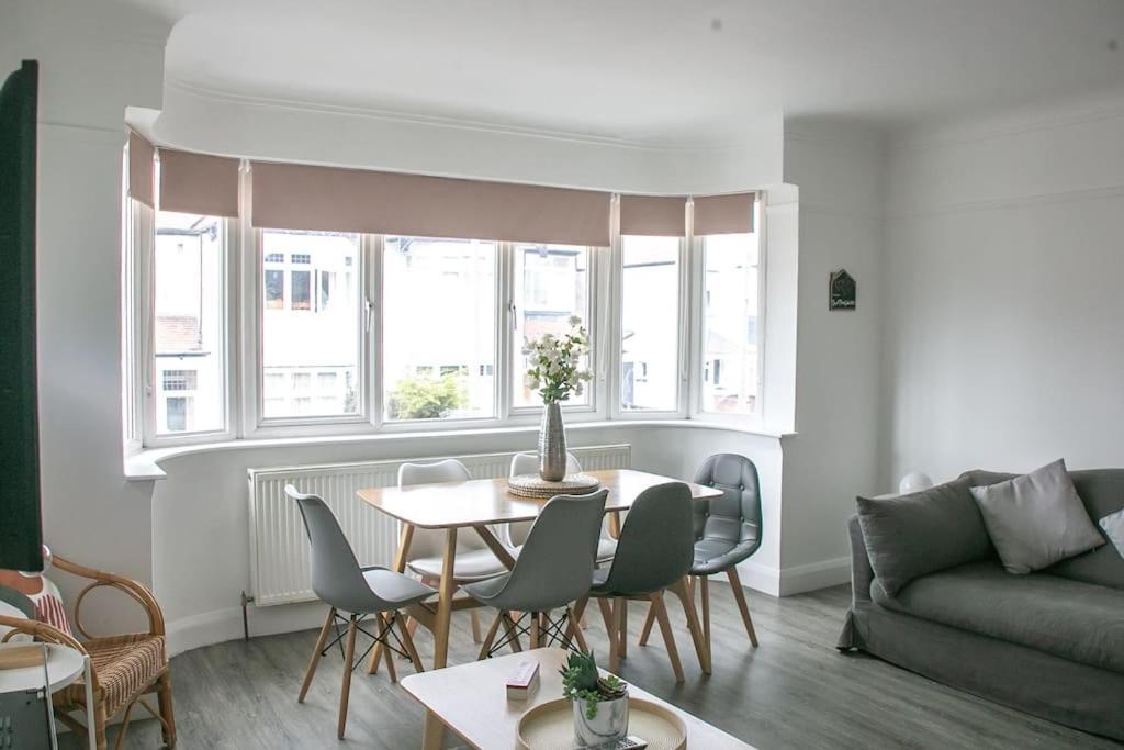 Appartamento Stylish Retreat In Leigh-On-Sea Southend-on-Sea Esterno foto