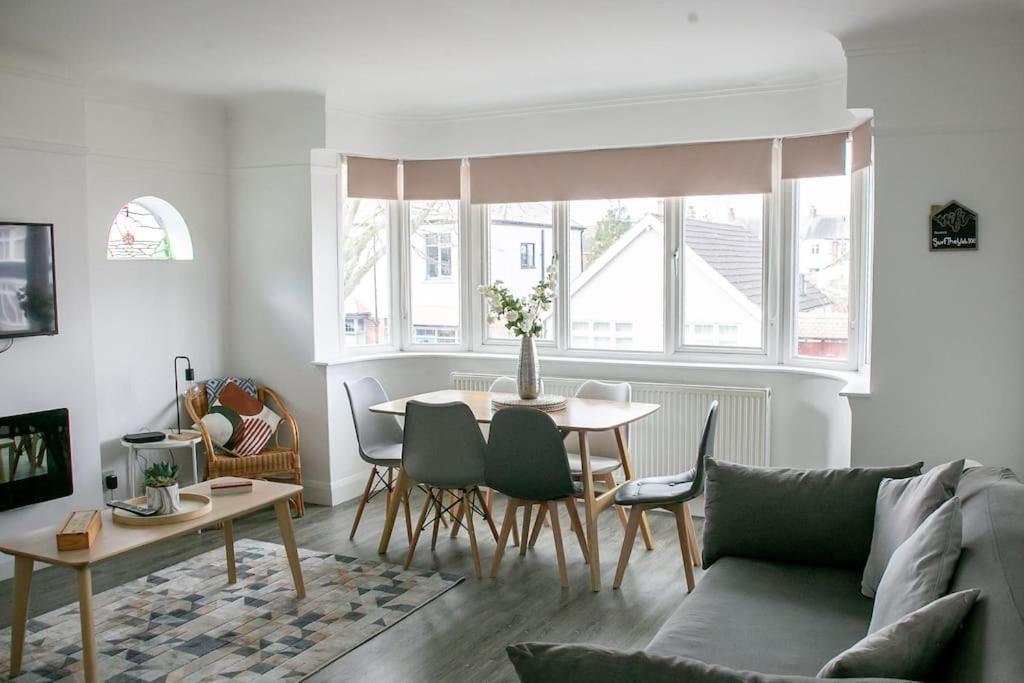 Appartamento Stylish Retreat In Leigh-On-Sea Southend-on-Sea Esterno foto
