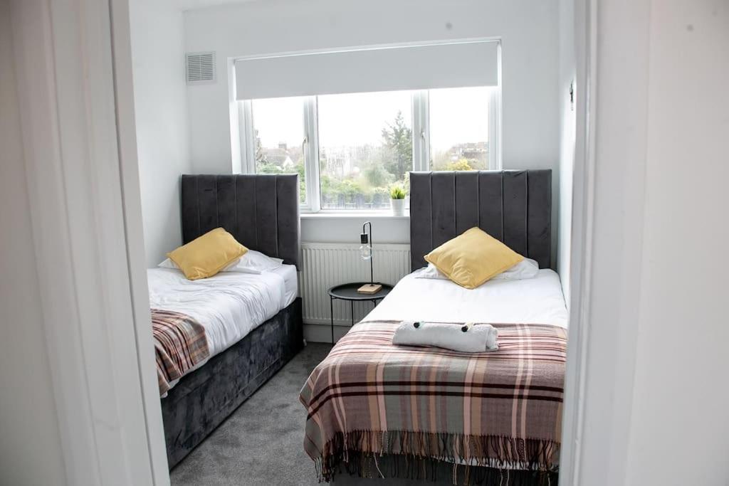 Appartamento Stylish Retreat In Leigh-On-Sea Southend-on-Sea Esterno foto