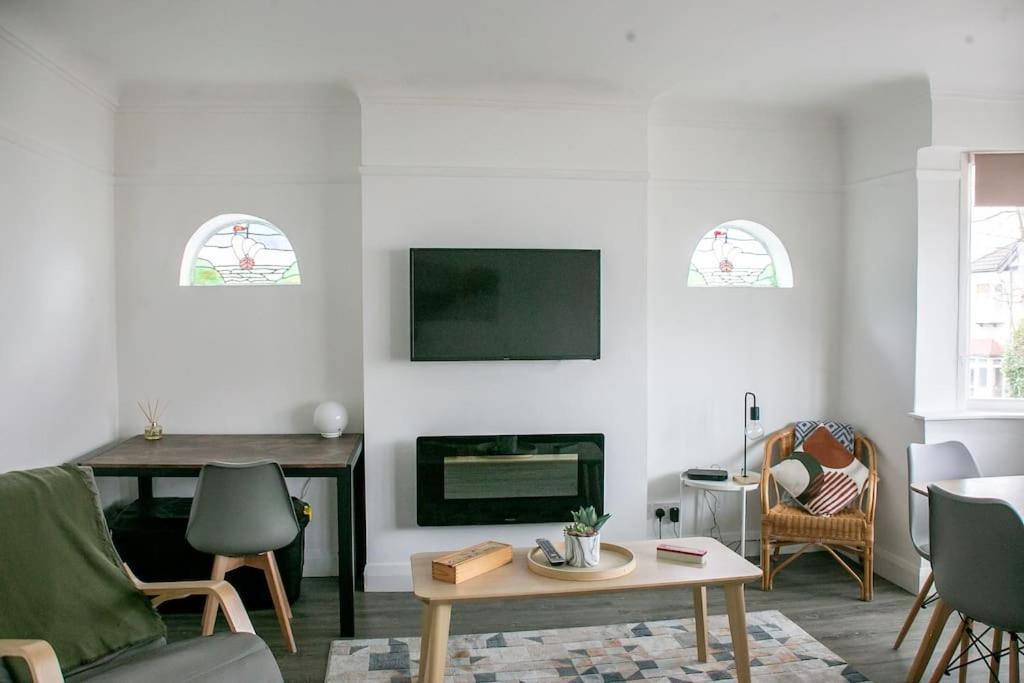 Appartamento Stylish Retreat In Leigh-On-Sea Southend-on-Sea Esterno foto