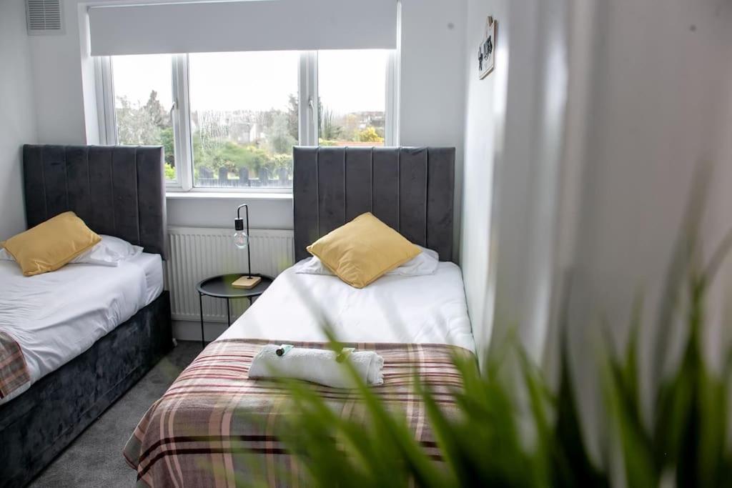 Appartamento Stylish Retreat In Leigh-On-Sea Southend-on-Sea Esterno foto